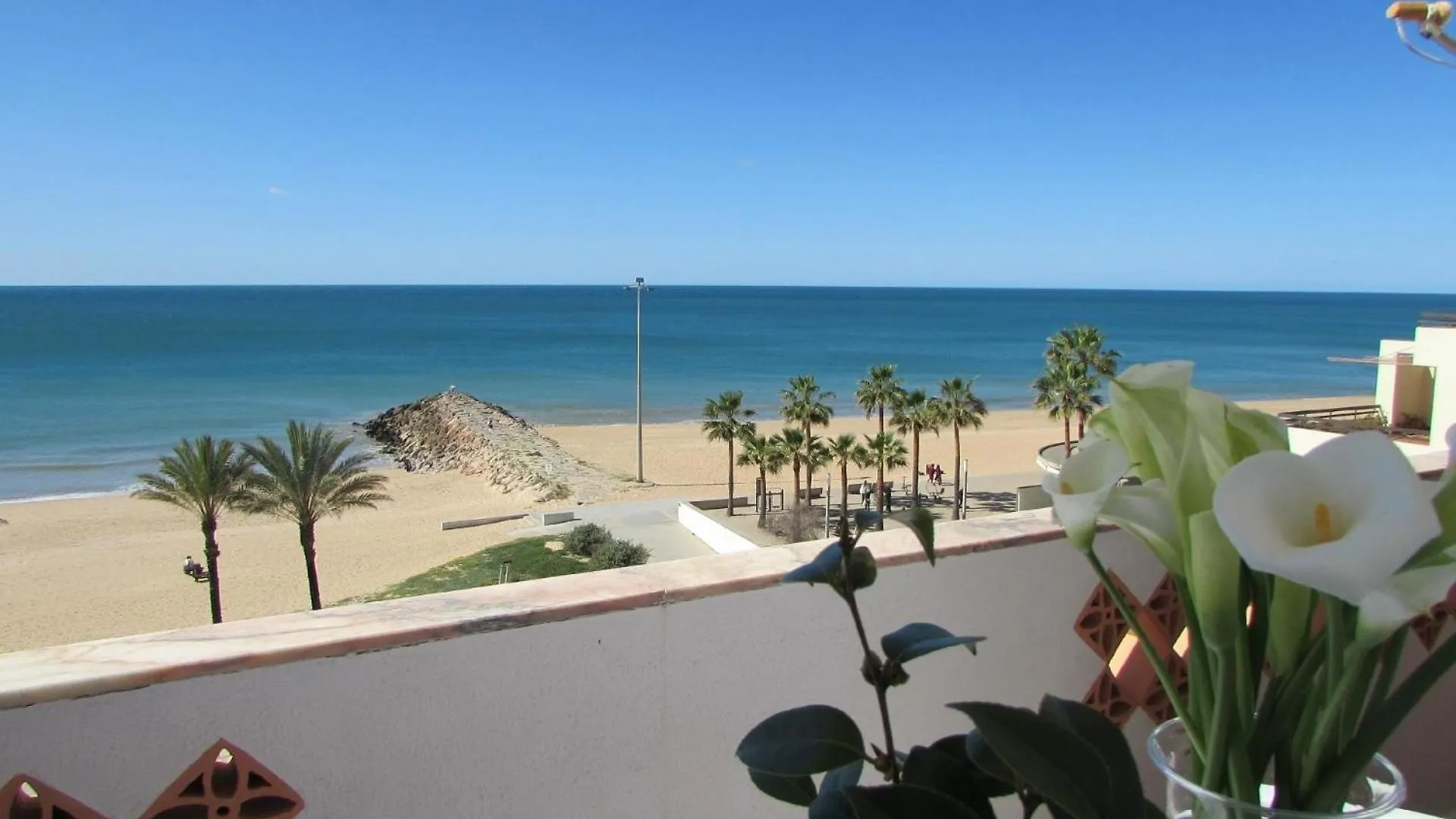 Wohnung In Quarteira Mit Balkon Und Meerblick Direkt An Strand Apartment