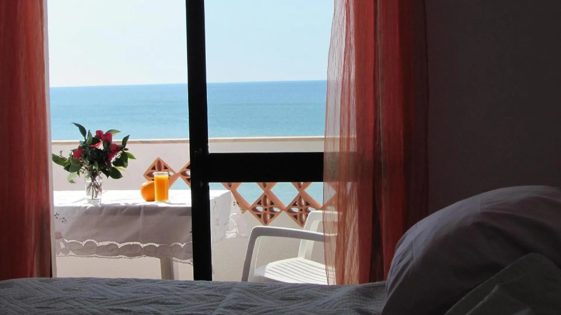 Apartment Wohnung In Quarteira Mit Balkon Und Meerblick Direkt An Strand Portugal