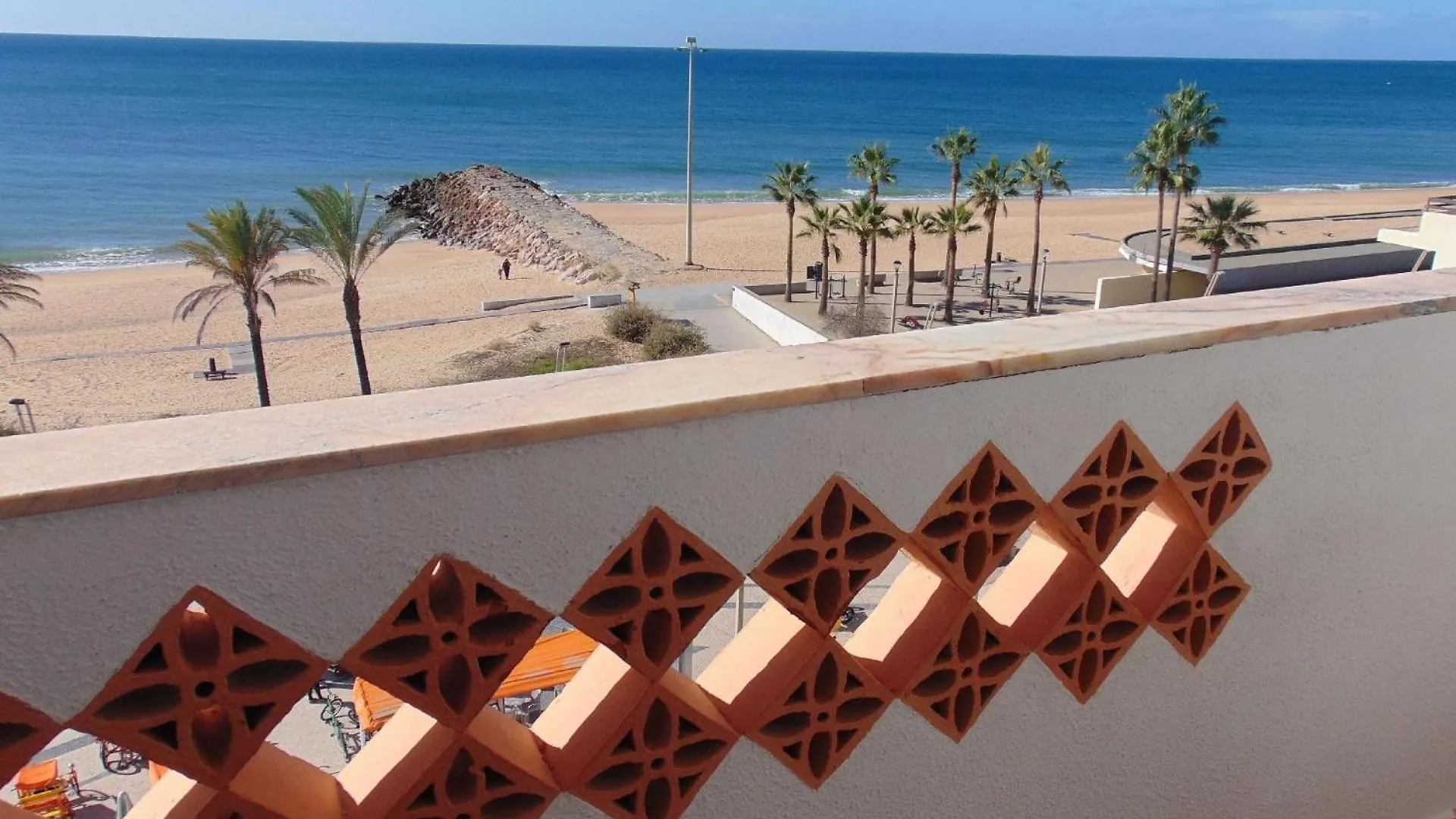 Wohnung In Quarteira Mit Balkon Und Meerblick Direkt An Strand