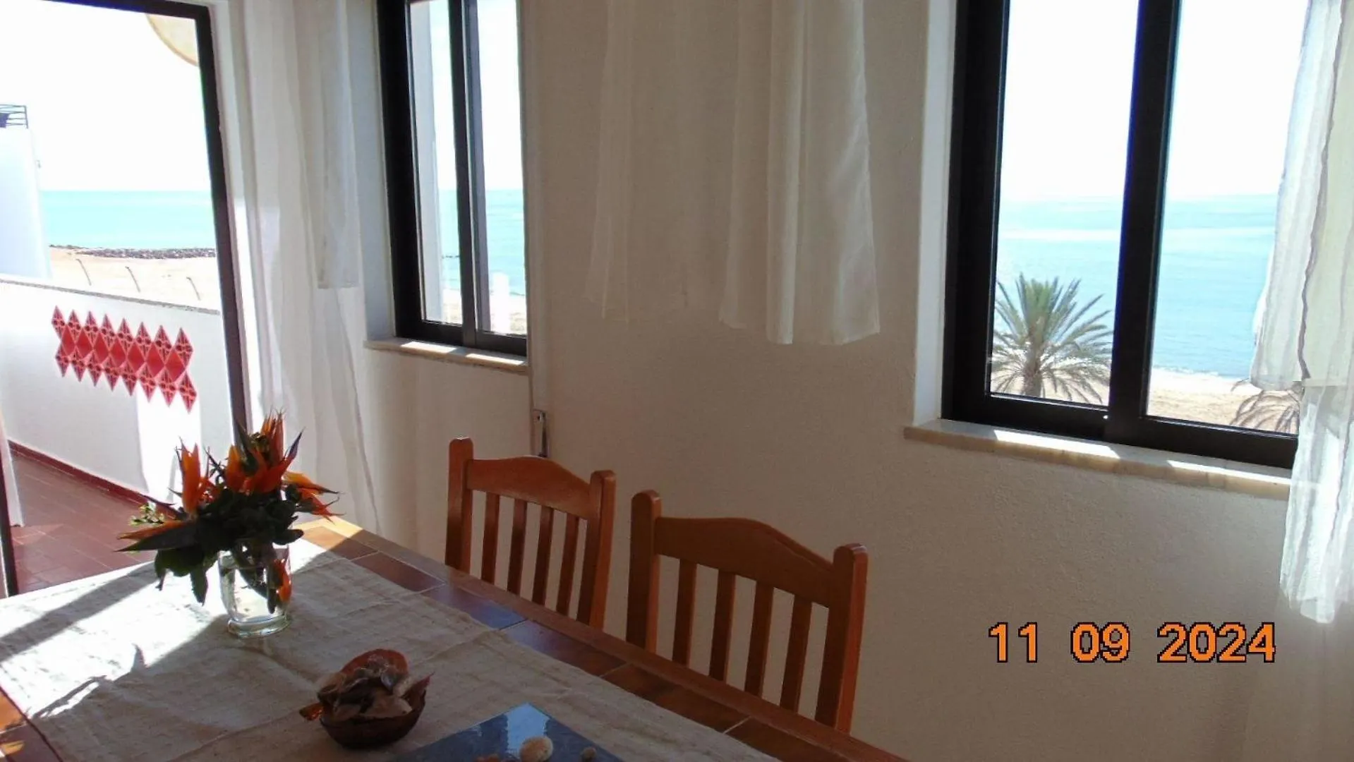 Wohnung In Quarteira Mit Balkon Und Meerblick Direkt An Strand 0*,
