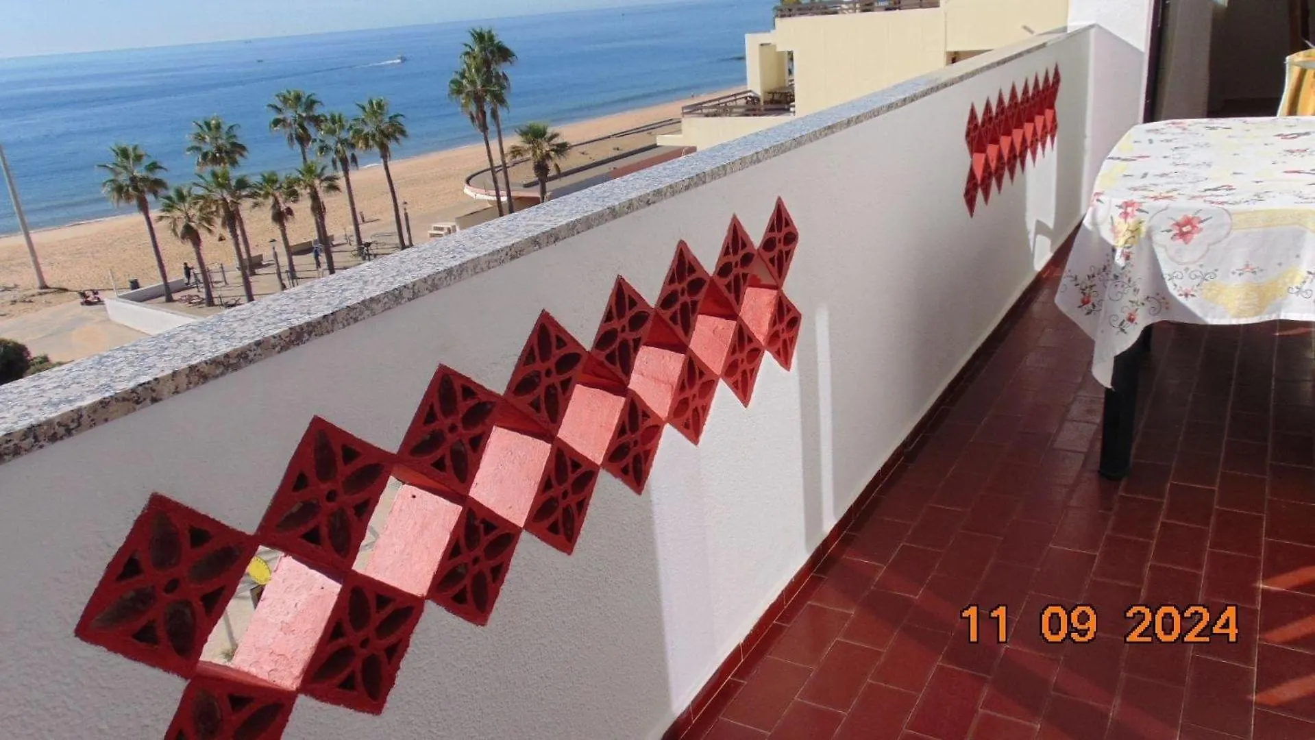 Wohnung In Quarteira Mit Balkon Und Meerblick Direkt An Strand