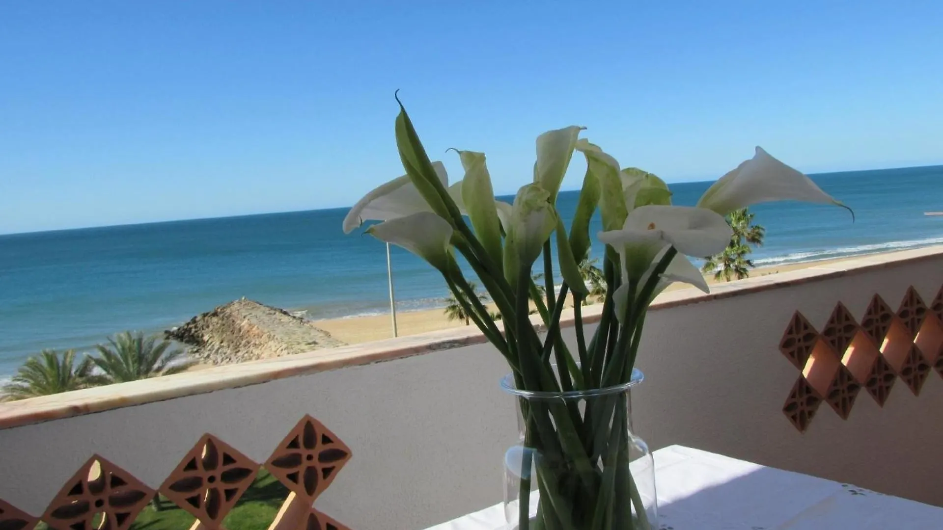 Wohnung In Quarteira Mit Balkon Und Meerblick Direkt An Strand 0*,  Portugal